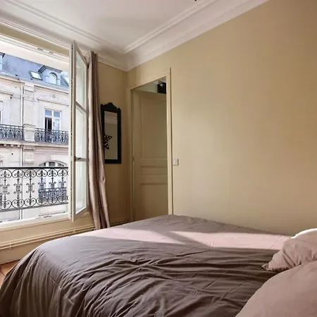 Nice Apt With View Near Square Jules Ferry Apartment *