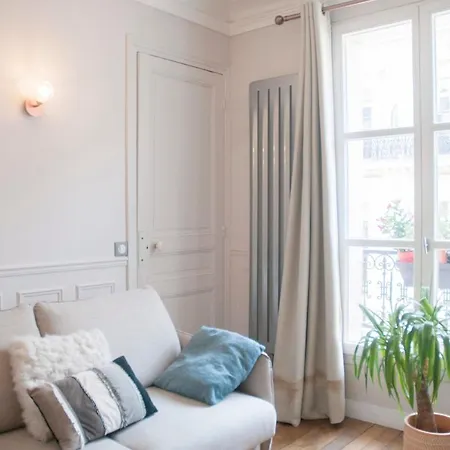 Nice Apt With View Near Square Jules Ferry Apartment *
