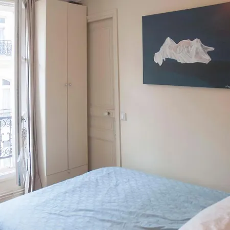 Nice Apt With View Near Square Jules Ferry Paris