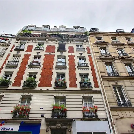 Daire Nice Apt With View Near Square Jules Ferry Paris