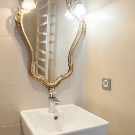 Daire Nice Apt With View Near Square Jules Ferry Paris